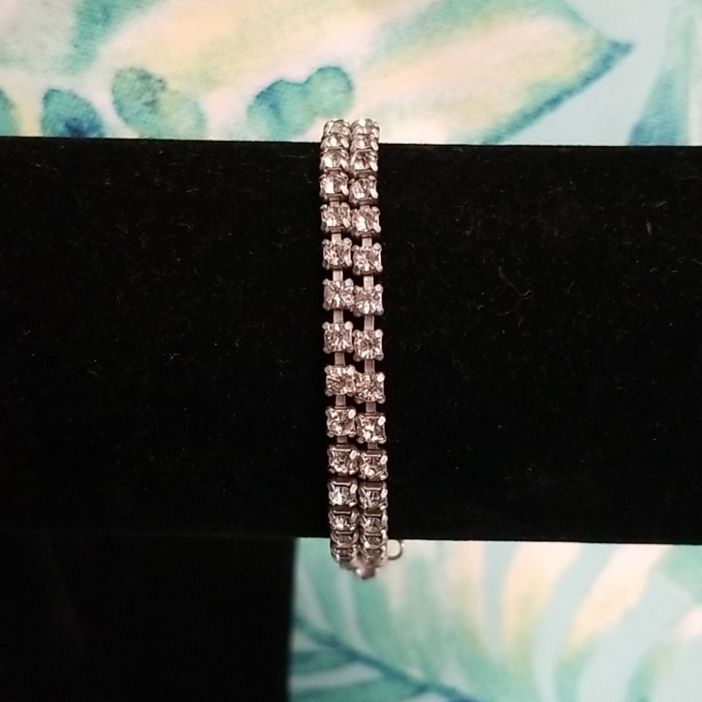Antique Rhinestone and clip on earrings set - Picture 4 of 13